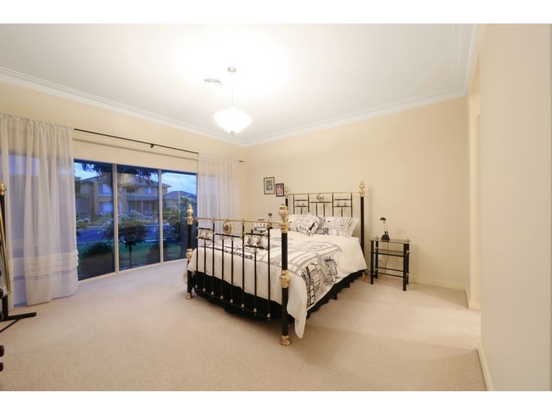 16 Kellbourne Drive, Rowville VIC 3178