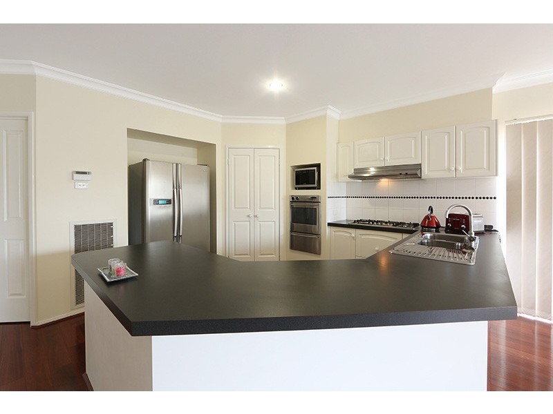 37 Sovereign Crest Boulevard, Rowville VIC 3178