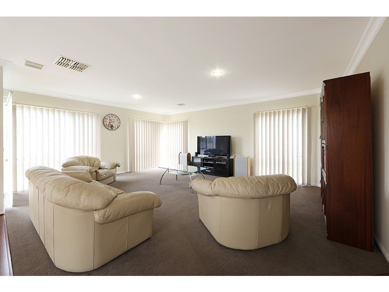 37 Sovereign Crest Boulevard, Rowville VIC 3178