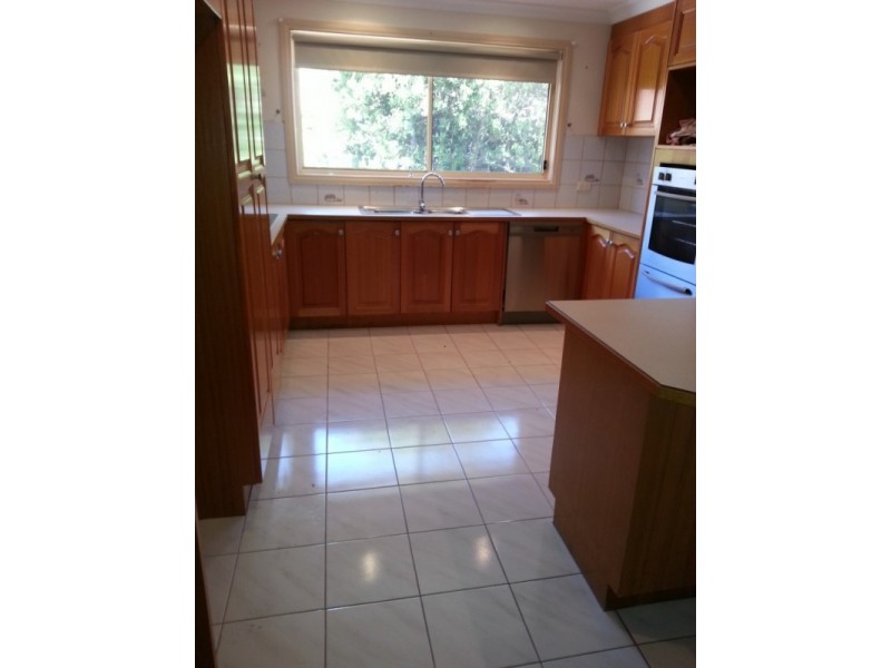 4 Yvette Drive, Rowville VIC 3178