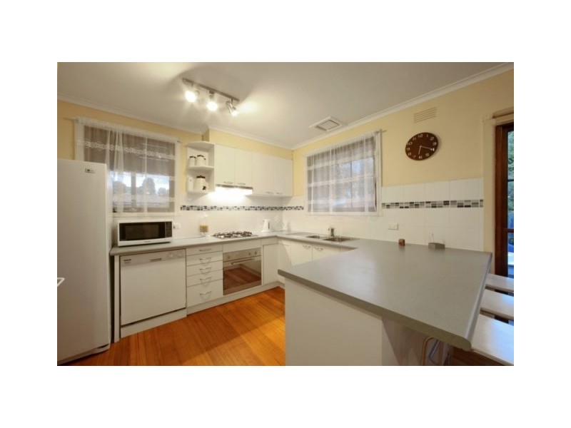 17 Aisbett Avenue, Wantirna South VIC 3152