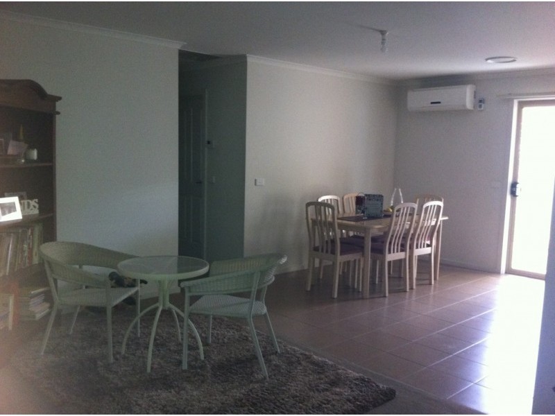 2/260 Dandelion Drive, Rowville VIC 3178
