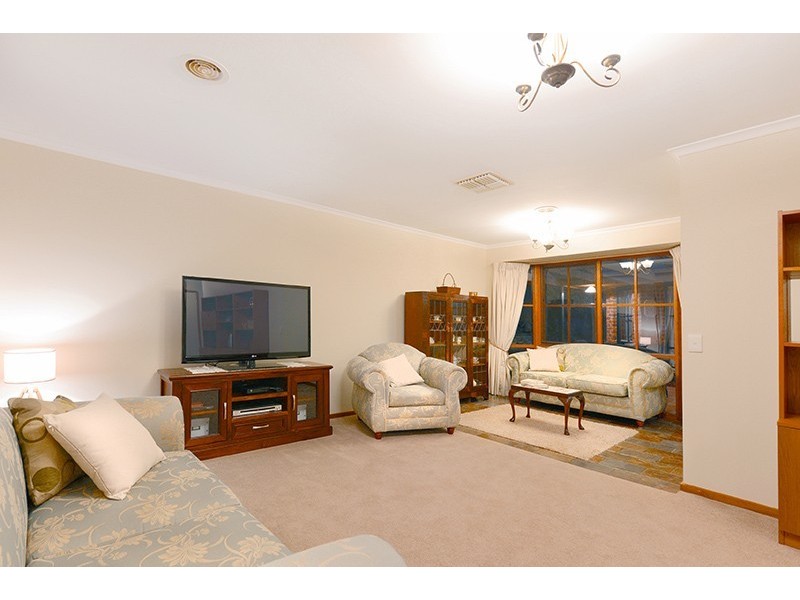 11 Willow Avenue, Rowville VIC 3178