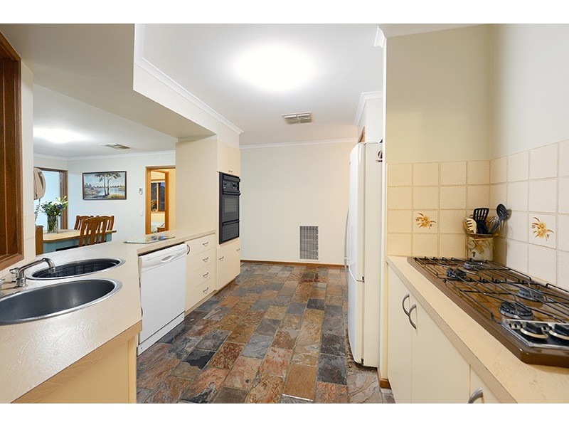 11 Willow Avenue, Rowville VIC 3178