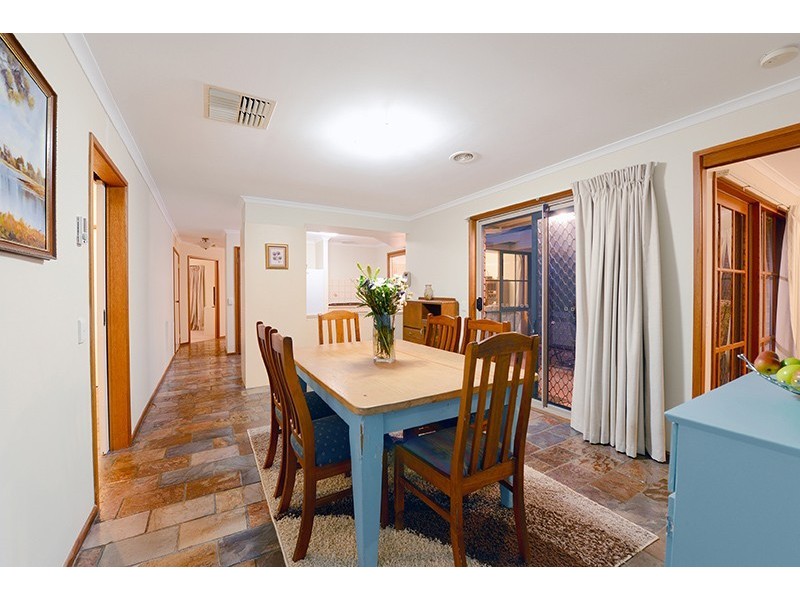 11 Willow Avenue, Rowville VIC 3178