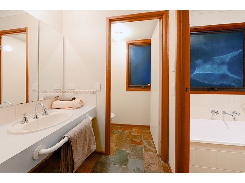 11 Willow Avenue, Rowville VIC 3178