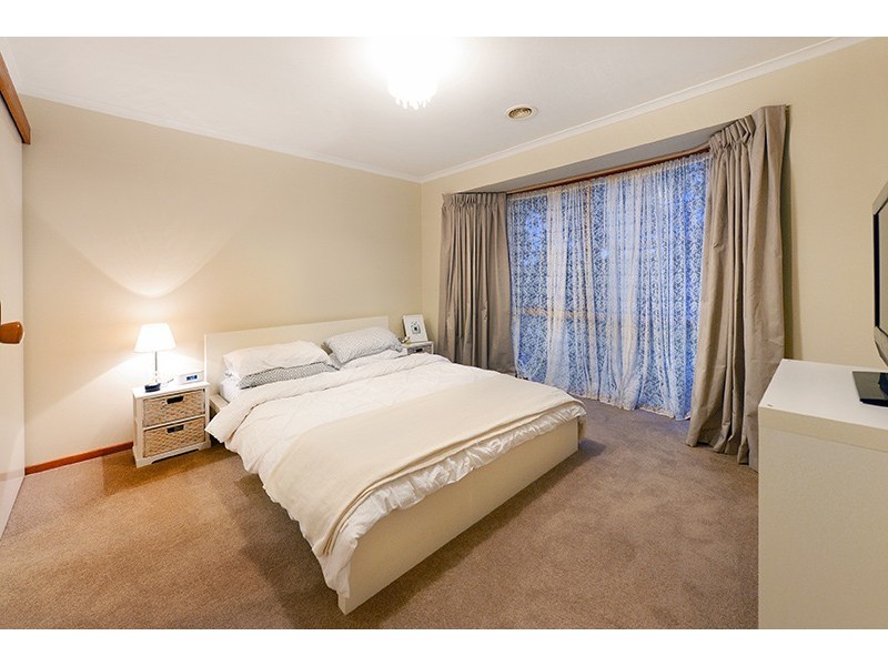 11 Willow Avenue, Rowville VIC 3178