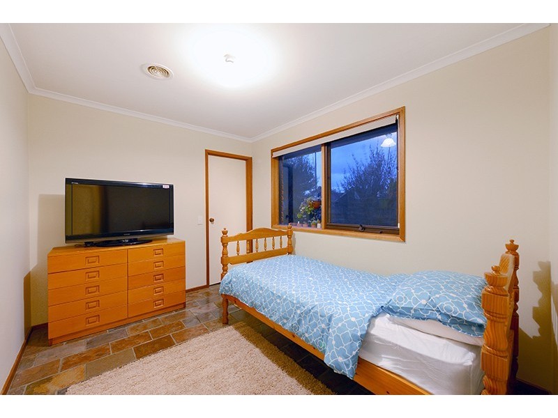 11 Willow Avenue, Rowville VIC 3178