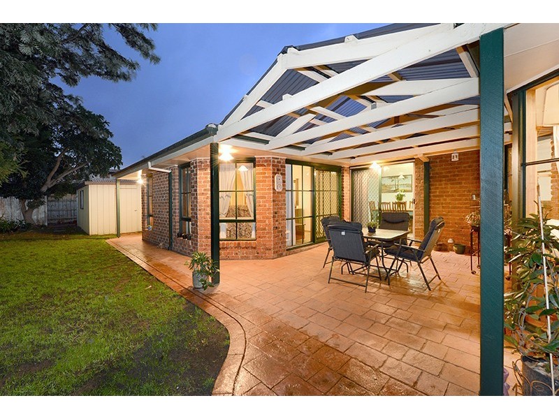11 Willow Avenue, Rowville VIC 3178