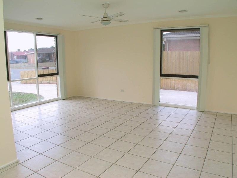 1/4 Lambourne Avenue, Rowville VIC 3178