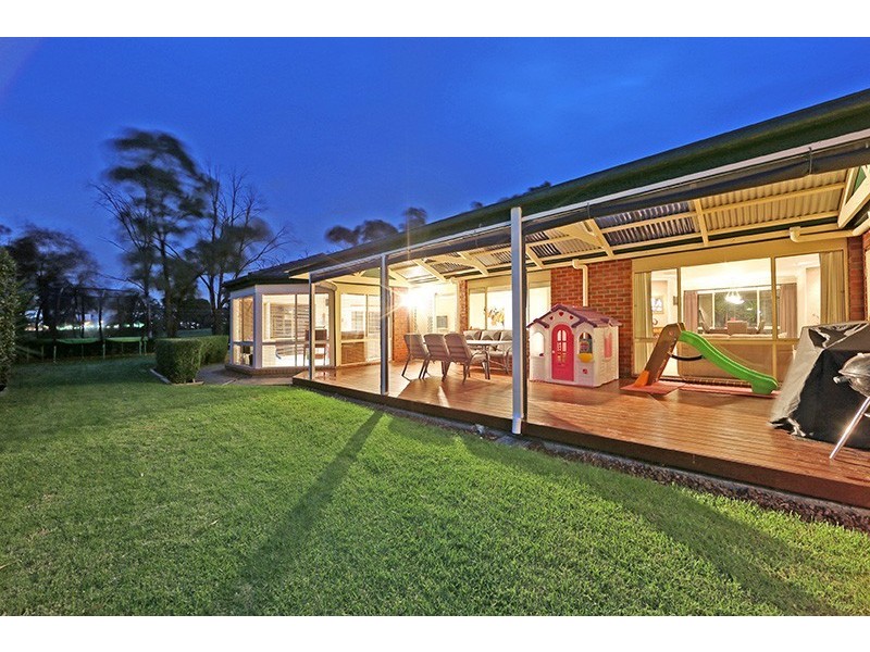 64 Waradgery Drive, Rowville VIC 3178