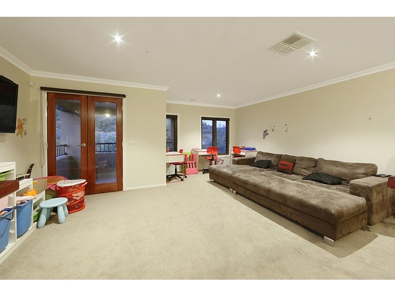 18 Stringybark Drive, Ferntree Gully VIC 3156