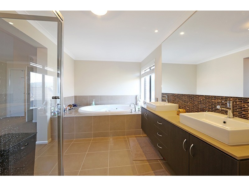 18 Stringybark Drive, Ferntree Gully VIC 3156