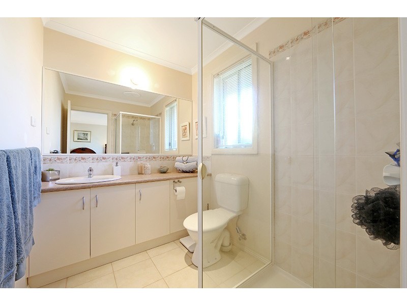 2/2 Lambourne Avenue, Rowville VIC 3178