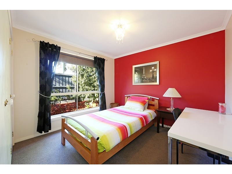 2/2 Lambourne Avenue, Rowville VIC 3178