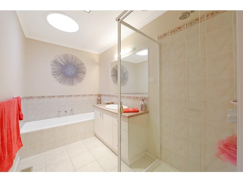 2/2 Lambourne Avenue, Rowville VIC 3178