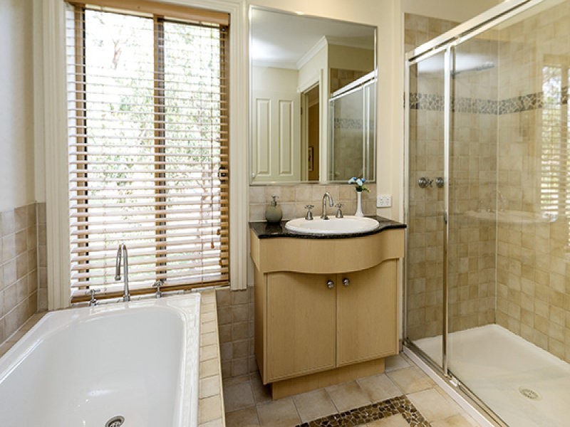 26 Sovereign Crest Boulevard, Rowville VIC 3178