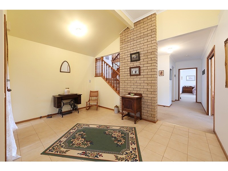 16 Linnel Court, Rowville VIC 3178