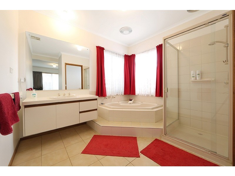 16 Linnel Court, Rowville VIC 3178