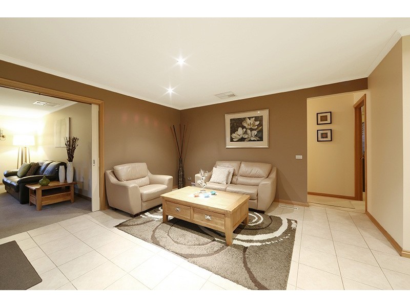 79 Mantung Crescent, Rowville VIC 3178