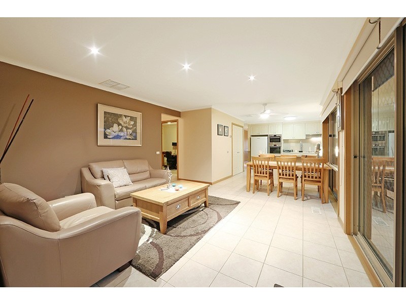 79 Mantung Crescent, Rowville VIC 3178