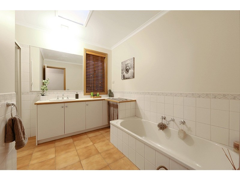 79 Mantung Crescent, Rowville VIC 3178