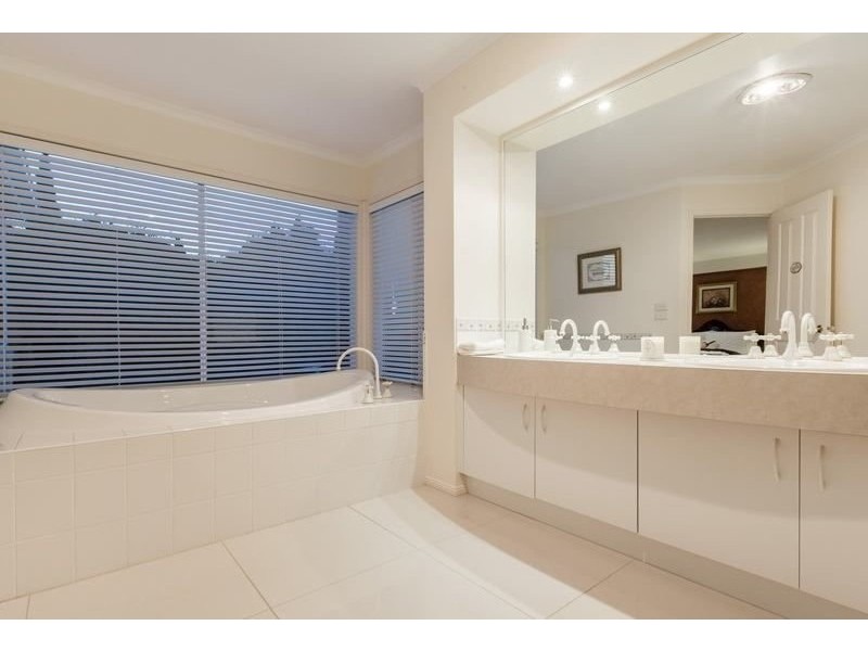 7 The Oval, Berwick VIC 3806