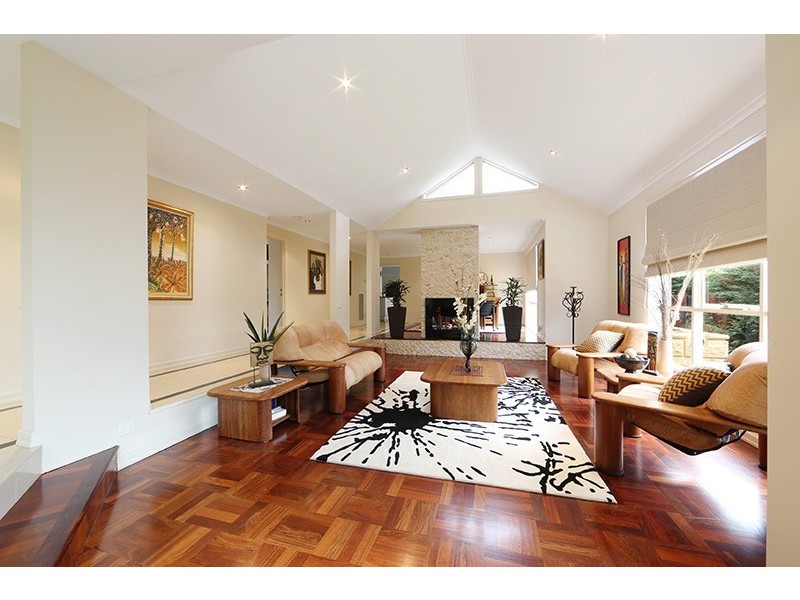 19 Oaktree Rise, Lysterfield VIC 3156