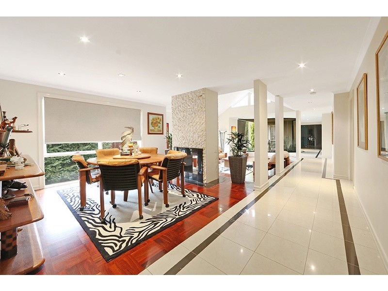 19 Oaktree Rise, Lysterfield VIC 3156