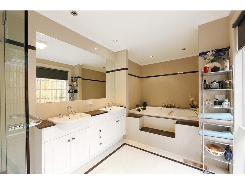 19 Oaktree Rise, Lysterfield VIC 3156