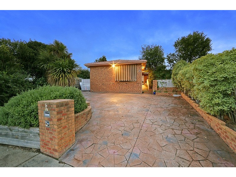5 Avenel Place, Endeavour Hills VIC 3802