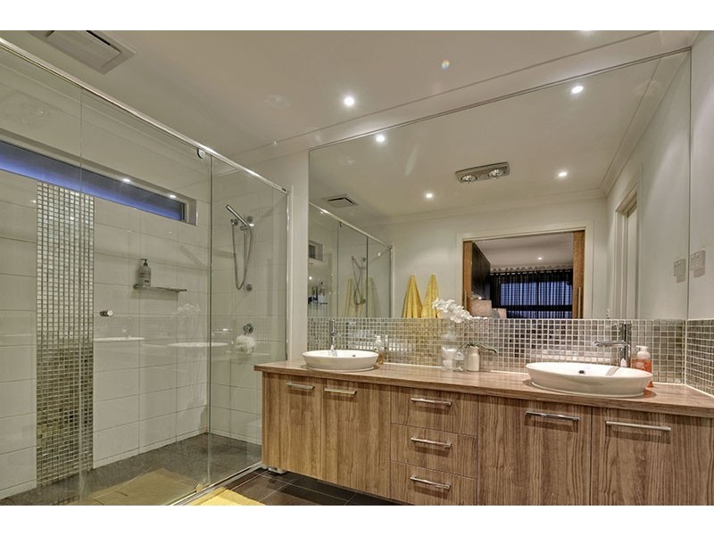 18 Kilcatten Rise, Rowville VIC 3178