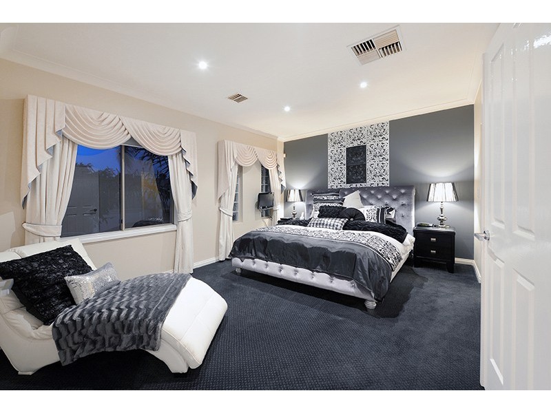 4 Dean Close, Rowville VIC 3178