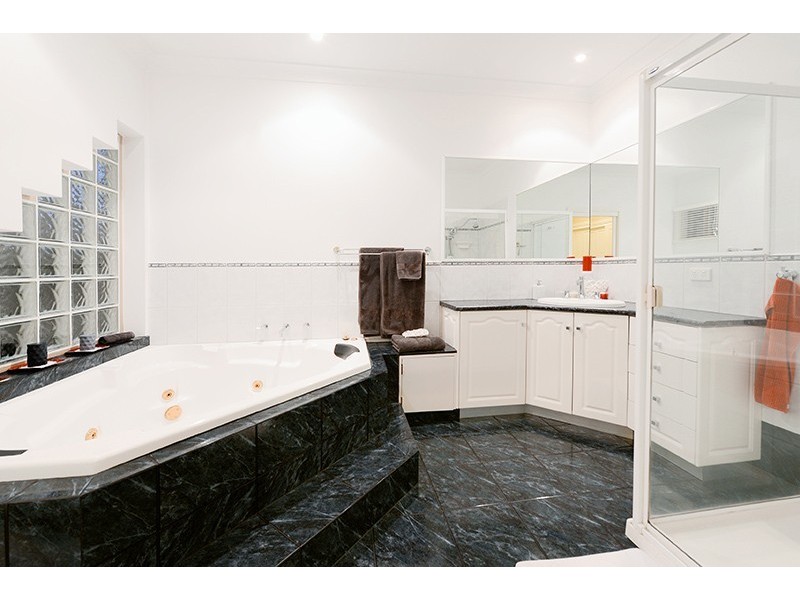 4 Dean Close, Rowville VIC 3178