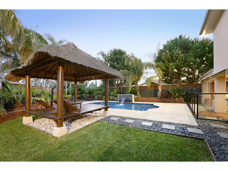 4 Dean Close, Rowville VIC 3178