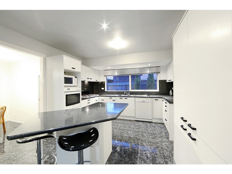 31 Buckingham Drive, Rowville VIC 3178