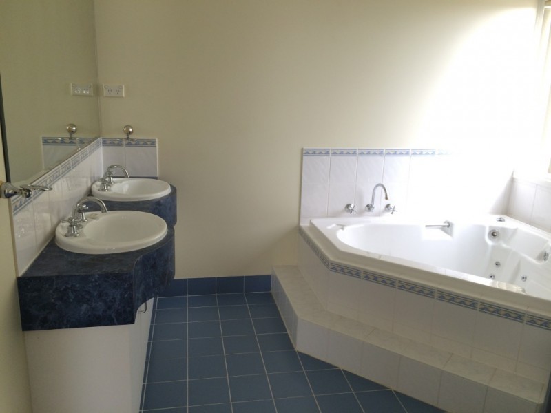 16 Eureka Crescent, Narre Warren South VIC 3805