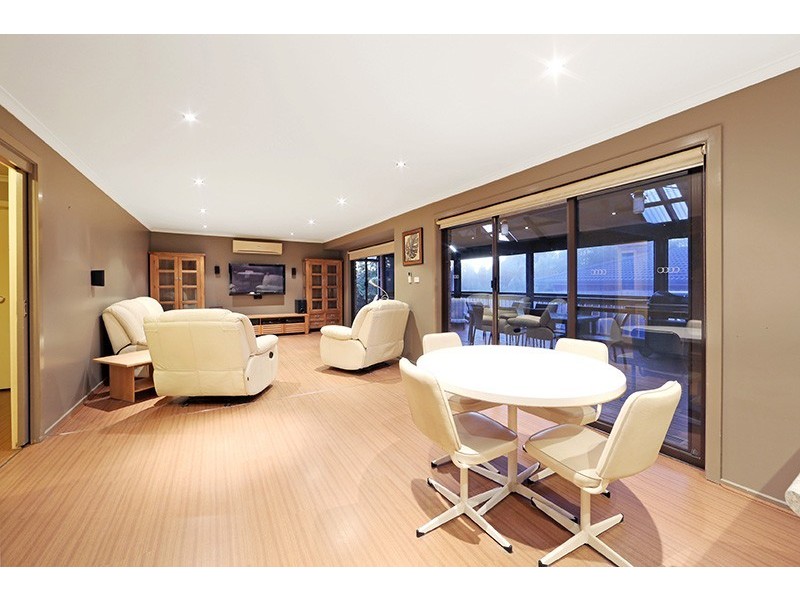 294 Dandelion Drive, Rowville VIC 3178