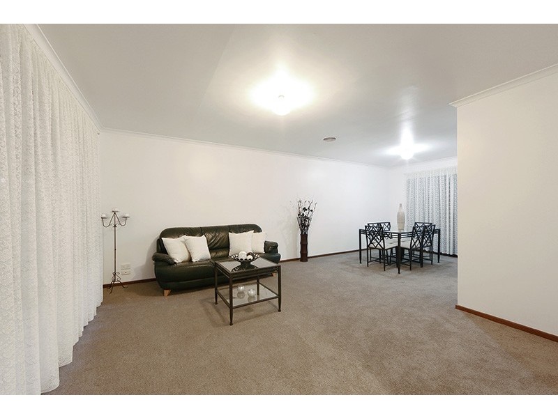 4 Woodside Dve, Rowville VIC 3178