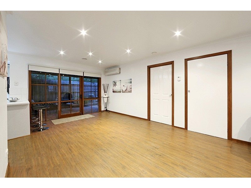 4 Woodside Dve, Rowville VIC 3178