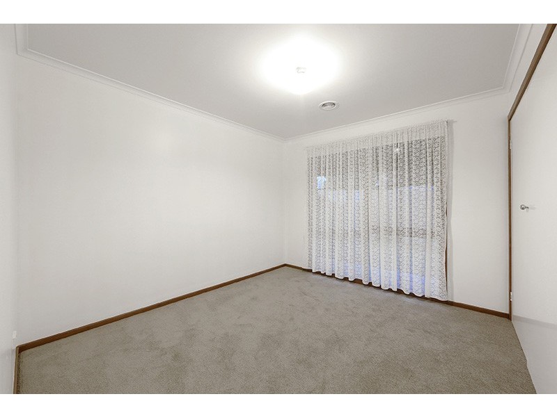 4 Woodside Dve, Rowville VIC 3178