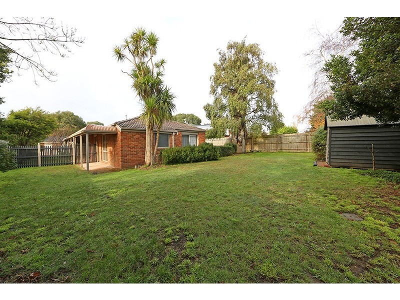 4 Woodside Dve, Rowville VIC 3178