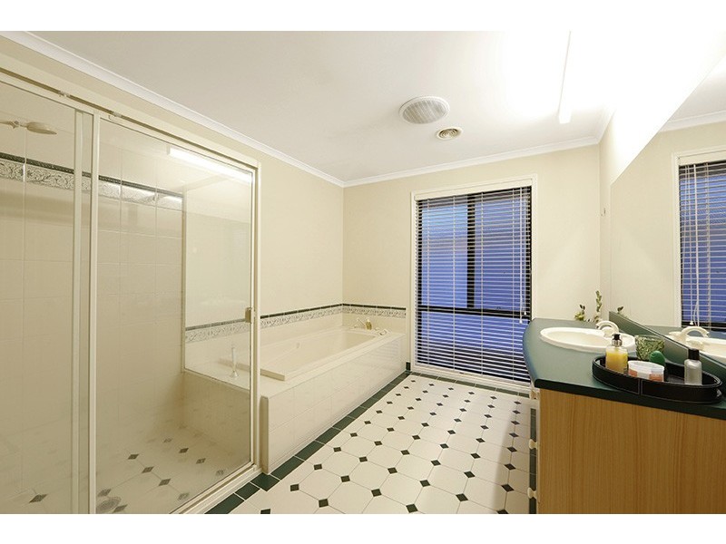 18 Redwood Court, Lysterfield VIC 3156