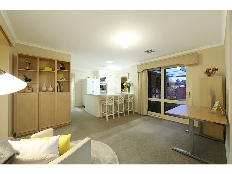 10 Burchall Crescent, Rowville VIC 3178