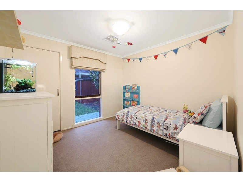 10 Burchall Crescent, Rowville VIC 3178