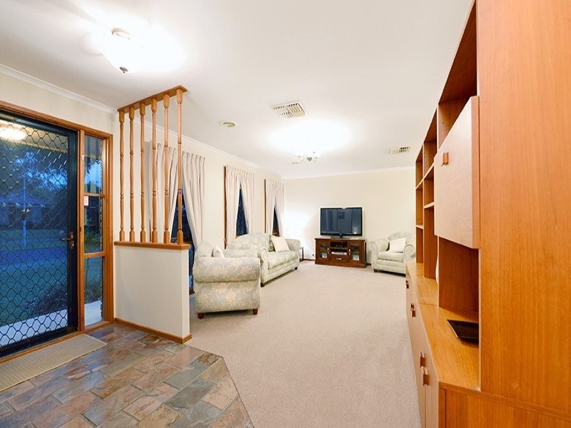 11 Willow Avenue, Rowville VIC 3178