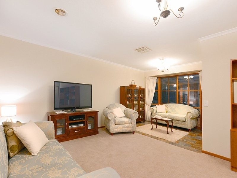 11 Willow Avenue, Rowville VIC 3178