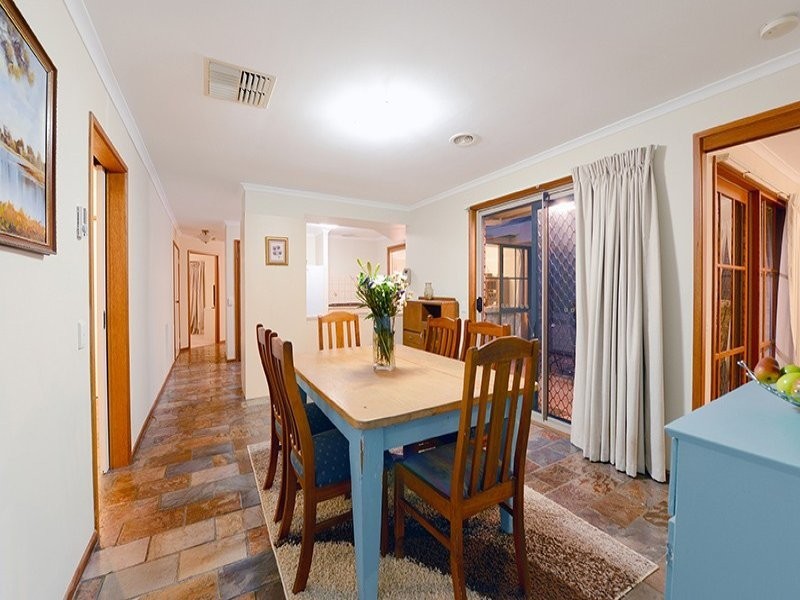 11 Willow Avenue, Rowville VIC 3178