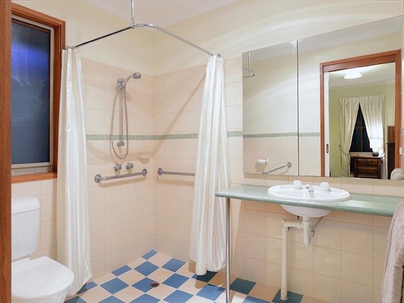 11 Willow Avenue, Rowville VIC 3178