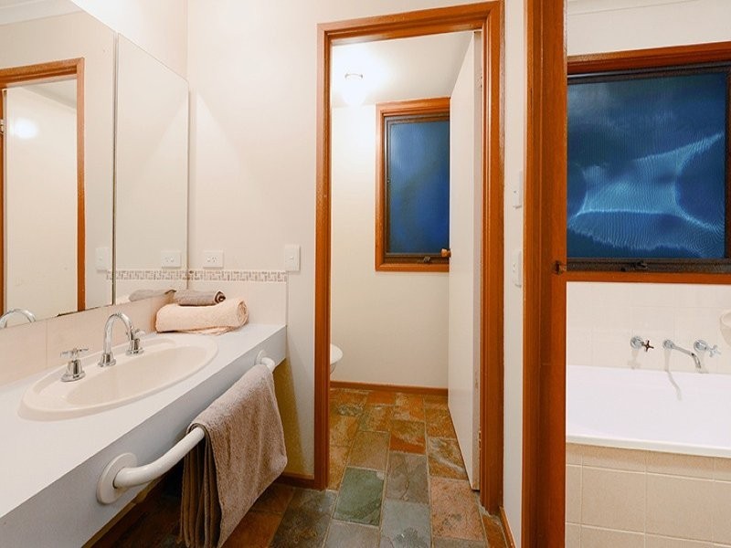 11 Willow Avenue, Rowville VIC 3178